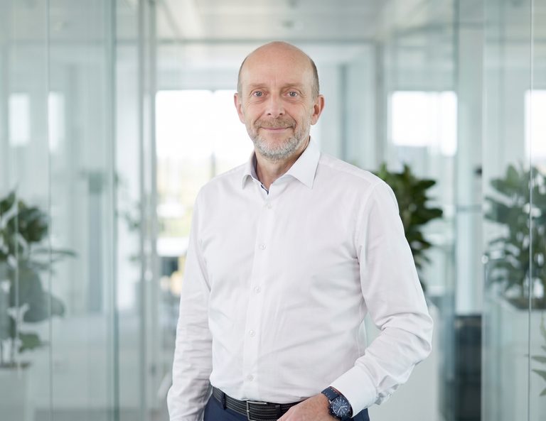 Realitní makléř Martin Štrunc v kanceláři